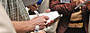 Schreibende Hände / Foto: Michael Staudt – 